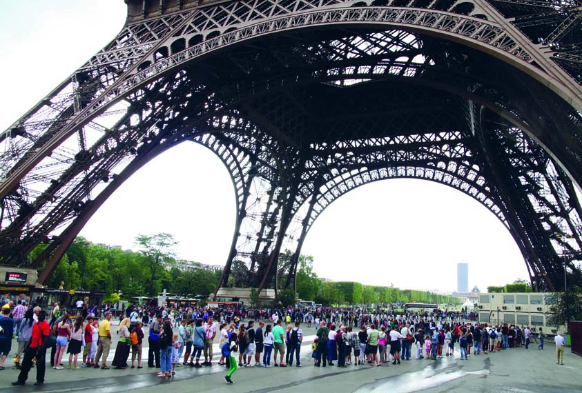 People strolling at Esplanade Area, Via: darchitectures.com