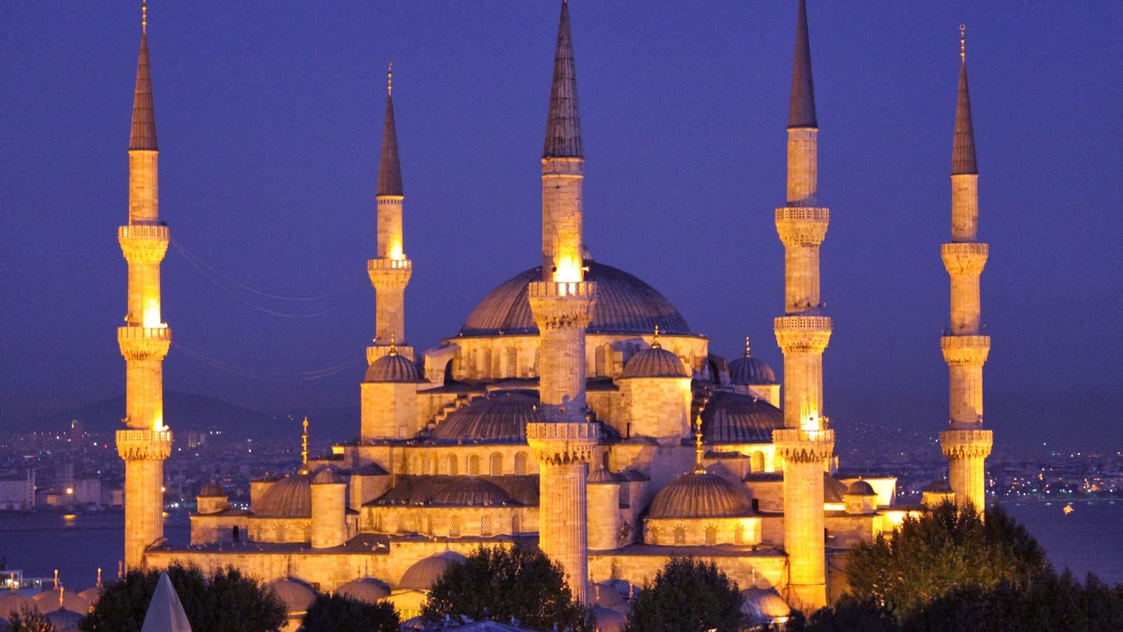  View of Blue Mosque of Istanbul with its 6 minarets,