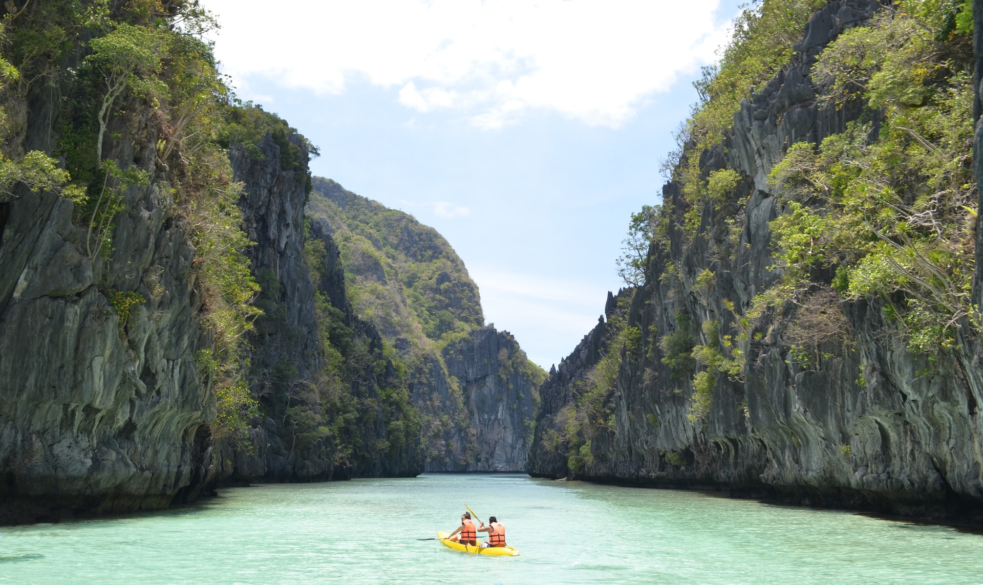 Enjoy Kayak at El Nido Palawan 