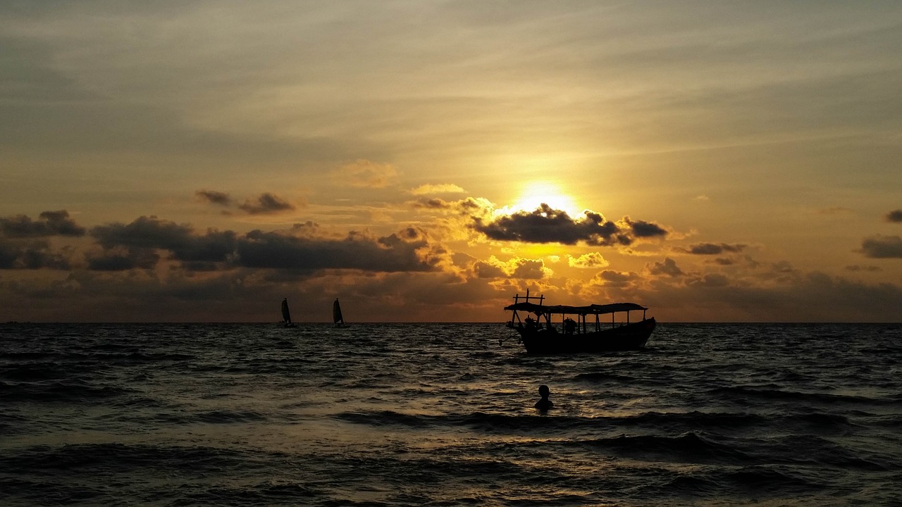 Enjoy Sunset at Bamboo Island