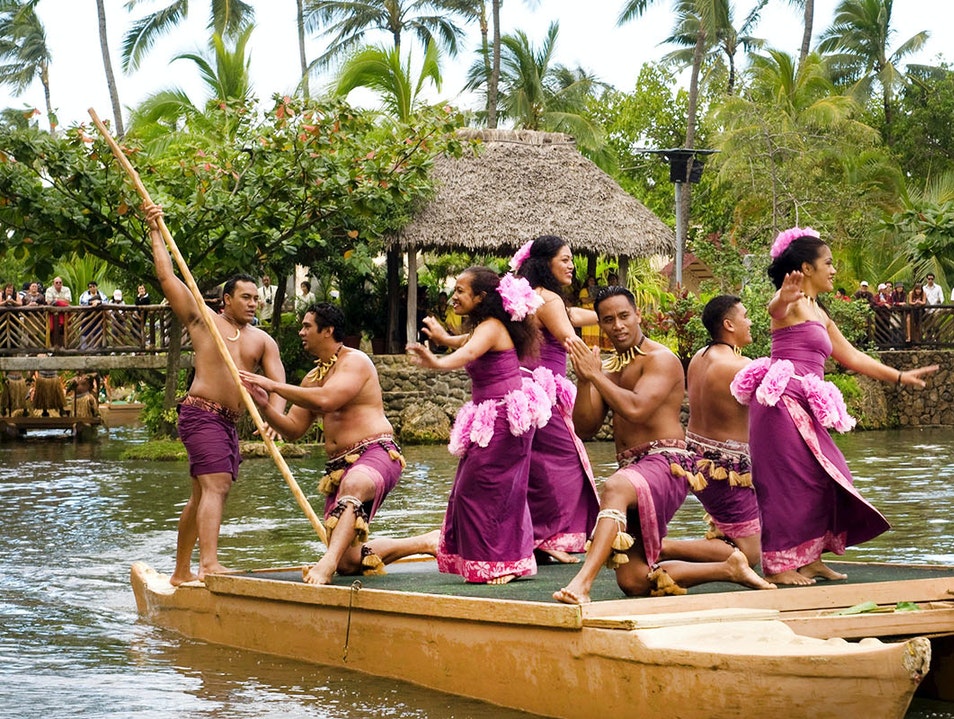 Enjoy Traditional Samoan dance at Apia