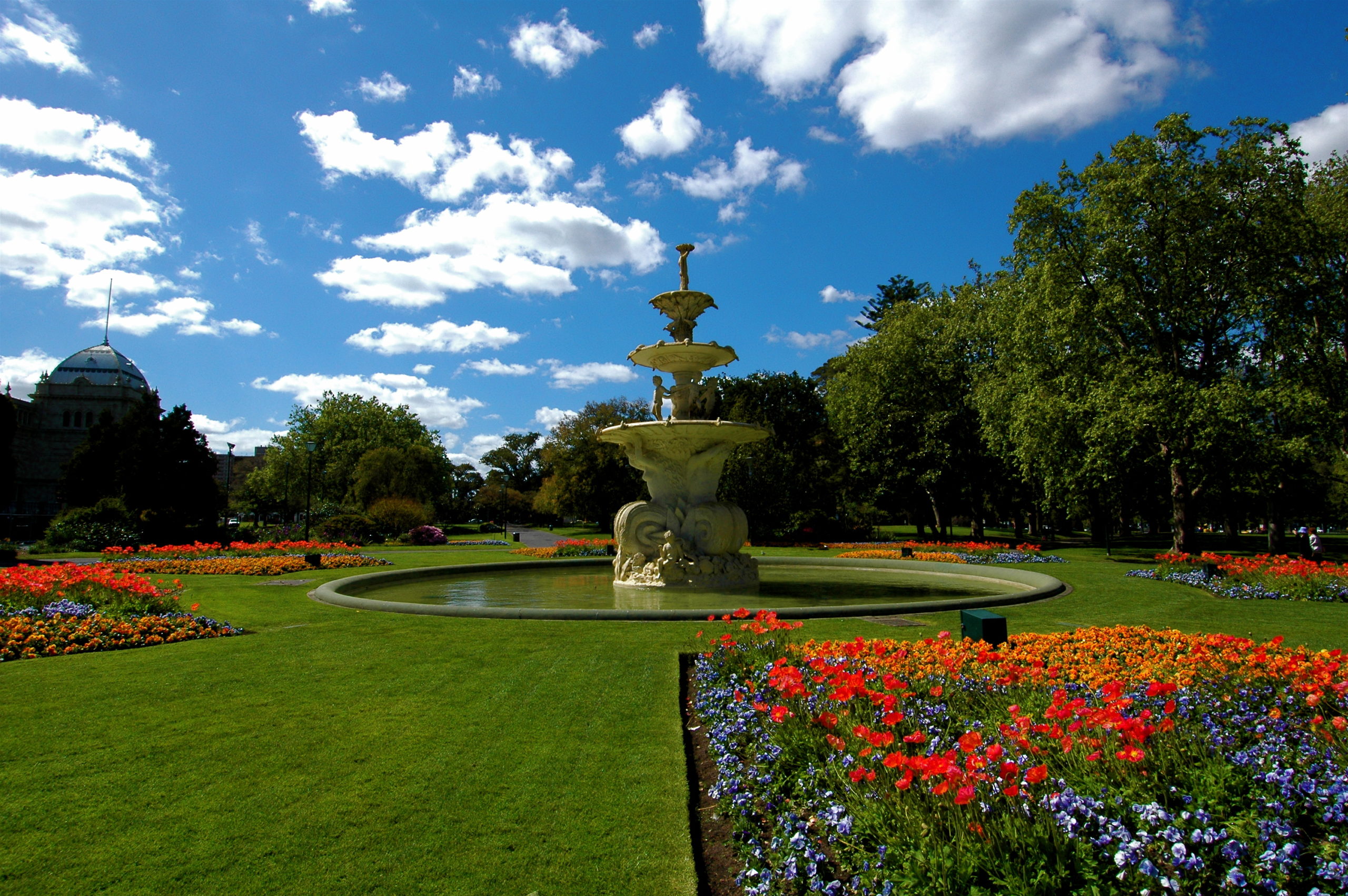 Carlton_Gardens_fountain