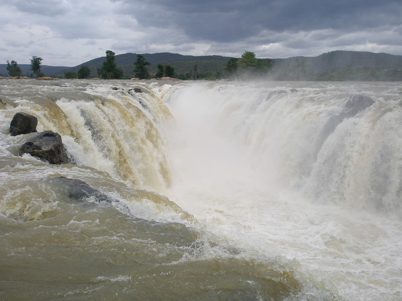 hogenakkal waterfalls
